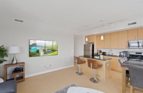 Evanston Apartment | "Unity of Evanston" 3 BDR+2BA ModernLuxe High Rise