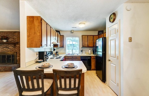 Charlotte House | University City Villa - Near UNCC,& PNC, Large Yard, Patio, Pet Friendly! Flash Deal: Save 20% Off!
