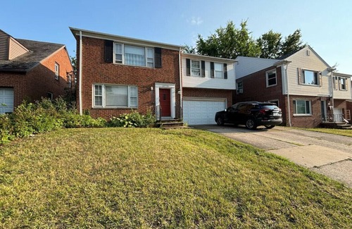 University Heights House | University Heights! 2 king beds (Upper Duplex) in prime location