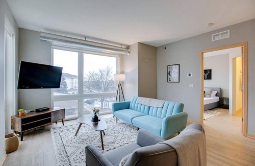 Prospect Park Apartment | University Social Sanctuary + Amenitized Building