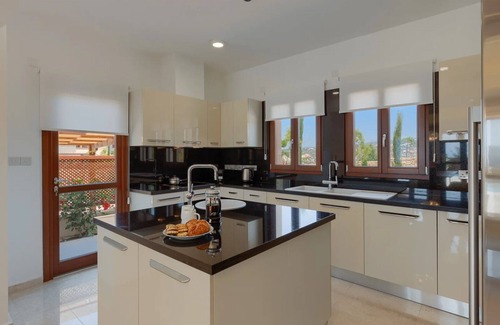 Kouklia Villa | Unmatched Luxury: Stunning Views & Elegance at Paphos Villa 1470.