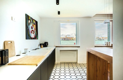 Isola San Giorgio Maggiore Apartment | Uno Sguardo su San Marco. Vista Canale