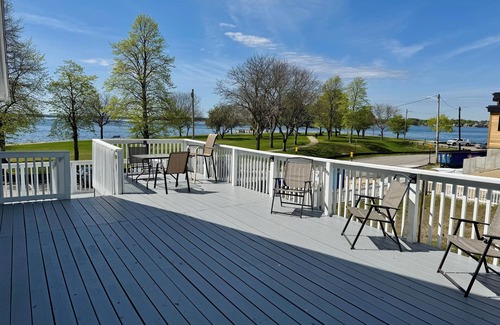 Riverside House | Unobstructed Beachfront Views in this 4-bed, 2 bathroom house in Riverside