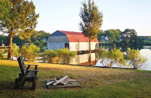Compton House | Unplug and unwind at your Leonardtown waterfront vacation home!