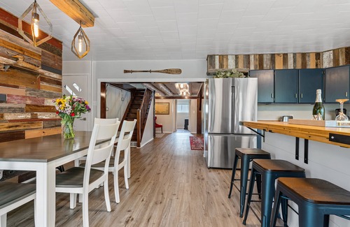 Weyauwega Cottage | Unplug at RIVER RUN—Secluded, Waterfront, Kayaking