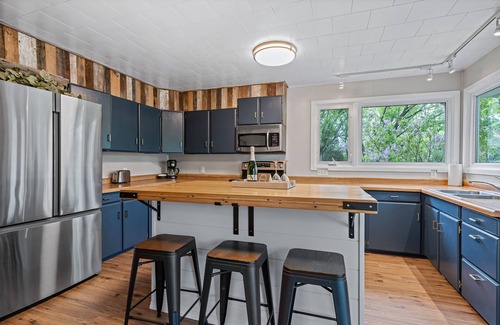 Weyauwega Cottage | Unplug at RIVER RUN—Secluded, Waterfront, Kayaking