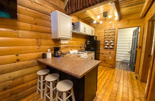 Lindside House | Unplugged Retreat-Yellowstone Cabin at Rock Springs