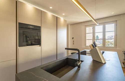 Avignon City Centre Apartment | Unrivaled Papal Palace view — luxury penthouse AC terrace parking pass