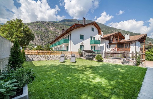 Laces House | 'Unterlanpacher Historic Refugium' with Mountain View, Garden & Terrace
