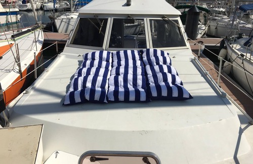 Sete Boat Rental | UNUSUAL ACCOMMODATION IN SETE - DOCKED BOAT