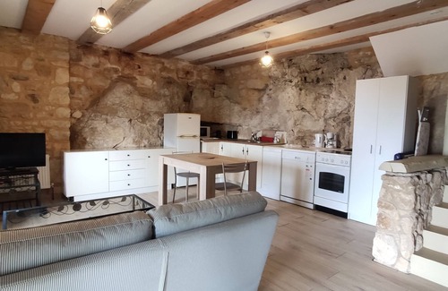 Domme House | Unusual gîte, Le Troglodyte with panoramic view