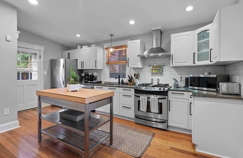 German Village House | Unwind and relax in this picturesque German Village hideaway.