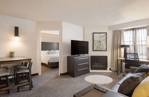 Reno/Tahoe Airport Resort | Unwind and Relax! Spacious Unit w/Full Kitchen, Pet-friendly, Free Breakfast!