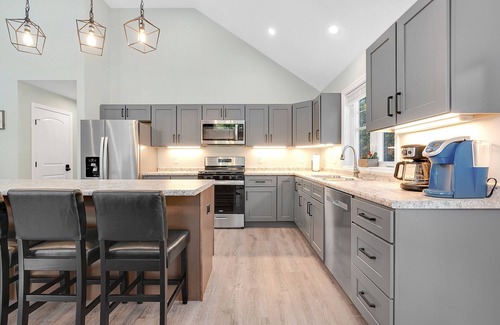 West Bridgton House | Unwind at Our Beautiful Sanctuary | Scenic Views by RedAwning