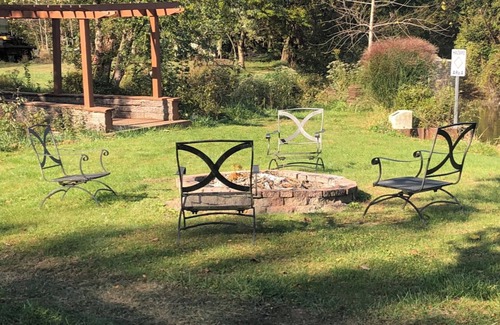 Stroh Cabin | Unwind at this charming A-frame cabin on the lake, ideal for families and pets!