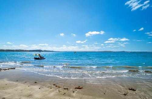Tindalls Beach Apartment | Unwind at Tindalls Bay - Whangaparaoa Apartment