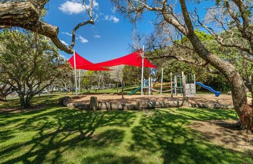 Tindalls Beach Apartment | Unwind at Tindalls Bay - Whangaparaoa Apartment