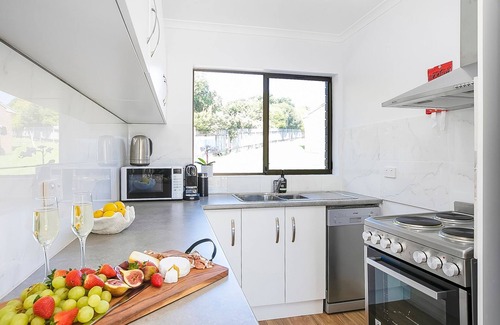 Gerringong Apartment | Unwind – gem with beautiful hillside views