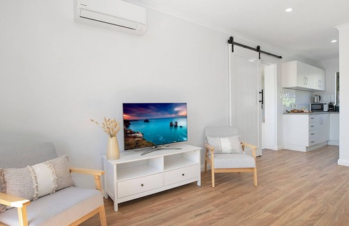 Gerringong Apartment | Unwind – gem with beautiful hillside views