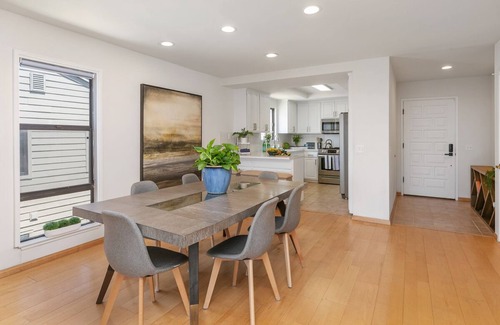 Del Mar Condo | Unwind in a Designer Condo Space: Revel in Dazzling, Expansive Ocean Views