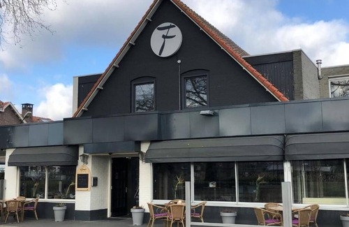 Waalwijk Hotel | Unwind in Nature's Embrace: 4 Family-Friendly Rooms Near Beekse Bergen Zoo