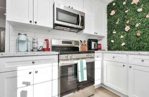 Clodine House | Unwind in Style near Asian Town