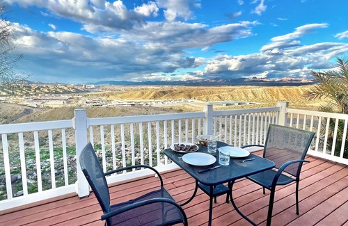 Bullhead City House | Unwind in the Charming Tiny House and soak in the amazing River Views!