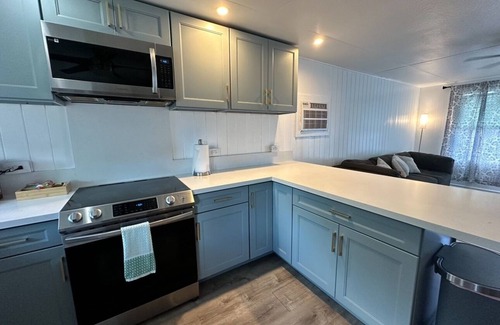 Hauula House | Unwind on Oahu's famous north shore! Country living, country views! AC and WiFi!