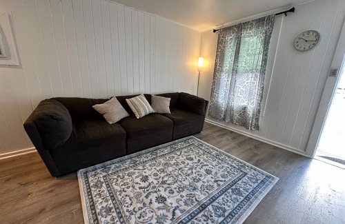 Hauula House | Unwind on Oahu's famous north shore! Country living, country views! AC and WiFi!