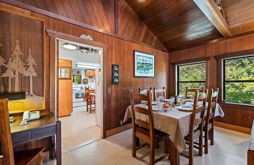Summerhome Park Cabin | Unwind on the River, Views, Beaches, Dog Friendly