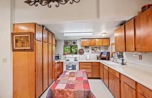 Summerhome Park Cabin | Unwind on the River, Views, Beaches, Dog Friendly