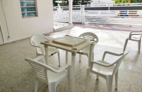Sabana House | Unwind relax enjoy: 3br with beaches near by!