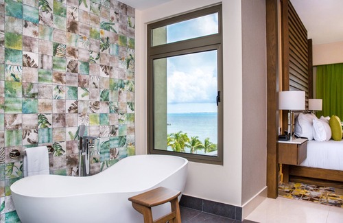 Cancun Resort | Unwrap Tropical Bliss: Experience Holiday Luxury in 3-Bedroom Ocean Front Oasis!