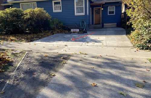Amazon House | UO/Hayward Field 4-Bed 2 Bath Home w Guest Suite