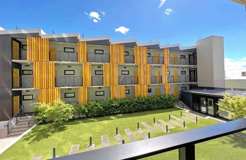Newton Apartment | Up in the cloud with entire view of Ponsonby