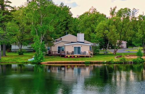 Rumely House | UP Sunrise Cottages #1 - Family Friendly Resort