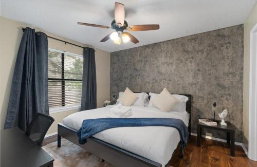McNeil House | Up to 10 Guests - King Bed