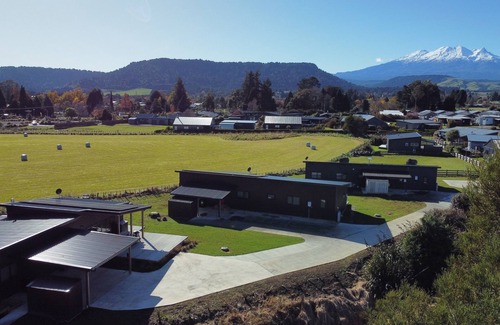 Ohakune House | Up to 24 people, 10 bedrooms, 4 bathrooms, 2 kitchens