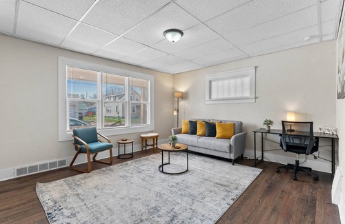 Manitowoc Apartment | Upbeat Apt on Wollmer - 1 Mile to Maritime Museum Manitowoc