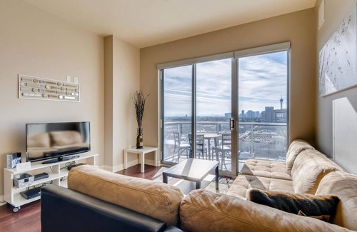 Downtown Las Vegas Condo | upbeat high-energy surroundings