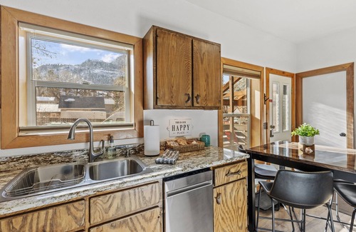 Ouray Condo | "Updated 1 bed 1 bath Downtown Ouray Condo w/AC.”