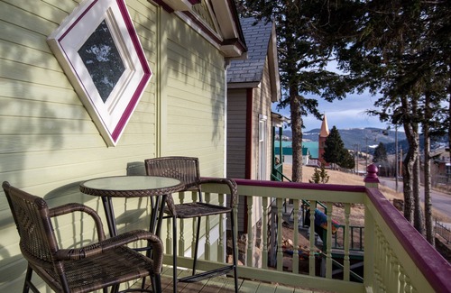 Cripple Creek House | Updated*1895 Victorian*Modern Kitchen*MTN Views