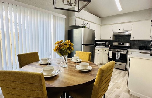 Austin House | Updated 2/2 East Central Austin.nAlso short term monthly for less.