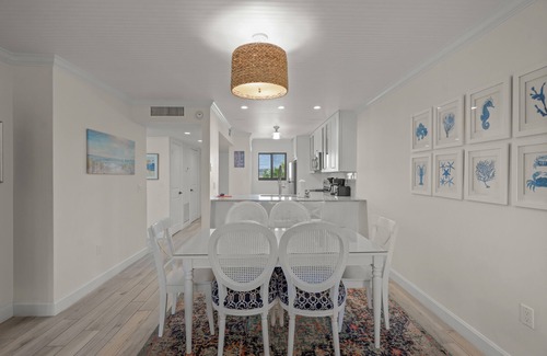 Siesta Key Condo | Updated 2 Bedroom Beacfront Condo