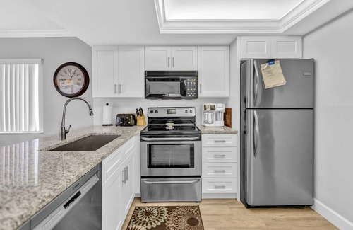 Jupiter Condo | Updated 2 Bedroom Condo in Jupiter Beach Ocean Racquet with Short walk to Beach