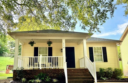 Belmont Historic District House | Updated 2-bedroom house in Belmont - Walking Distance to Downtown and Lake