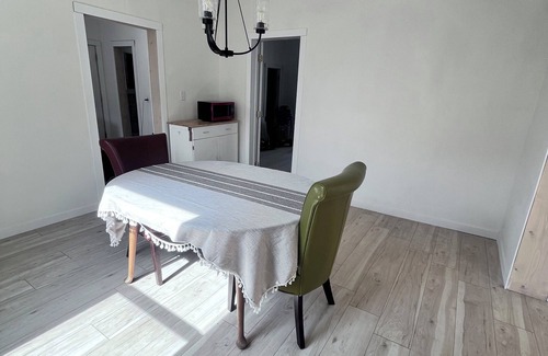 Pullman House | Updated 2-bedroom single family house in downtown Pullman