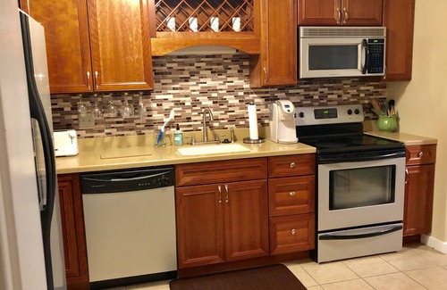 Seven Springs Condo | Updated 2BR/2BA Condo w/Golf, Spa & Shuttle to 7Springs Lodge/Slopes; Pool Open