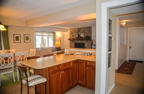 Seven Springs Condo | Updated 2BR/2BA Condo w/Golf, Spa & Shuttle to 7Springs Lodge/Slopes; Pool Open
