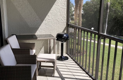 South Pasadena Condo | Updated 2nd floor 2/2 Condo just 5 minutes to top-ranked St Pete Beach